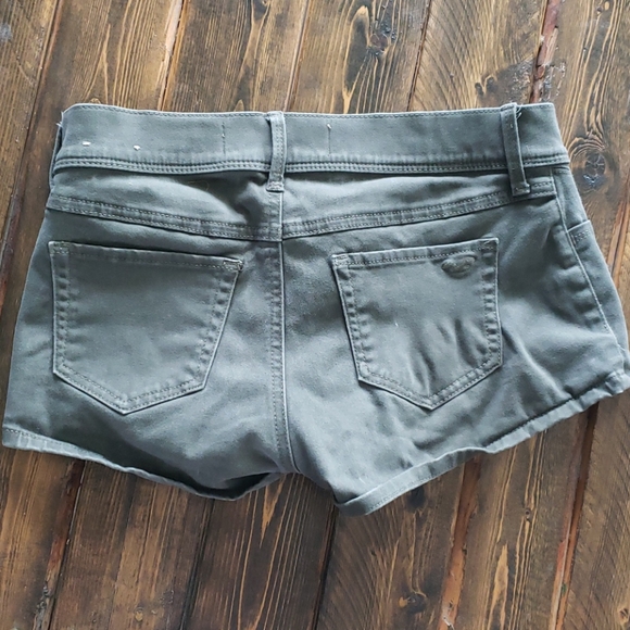 Too small - Picture 3 of 3